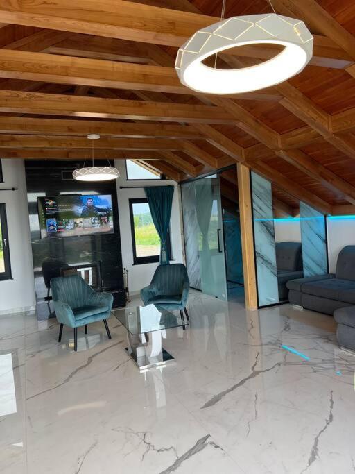 Casa Moderna In Sinteu - Intersectia Intre Modern Si Linistea Naturii Huta Voivozi 외부 사진