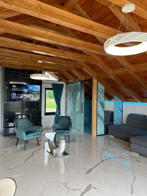 Casa Moderna In Sinteu - Intersectia Intre Modern Si Linistea Naturii Huta Voivozi 외부 사진